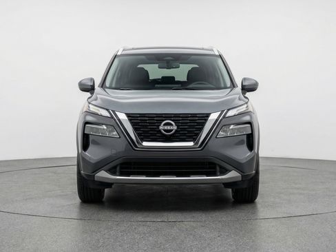 Used 2025 Nissan Rogue SV FWD image 2