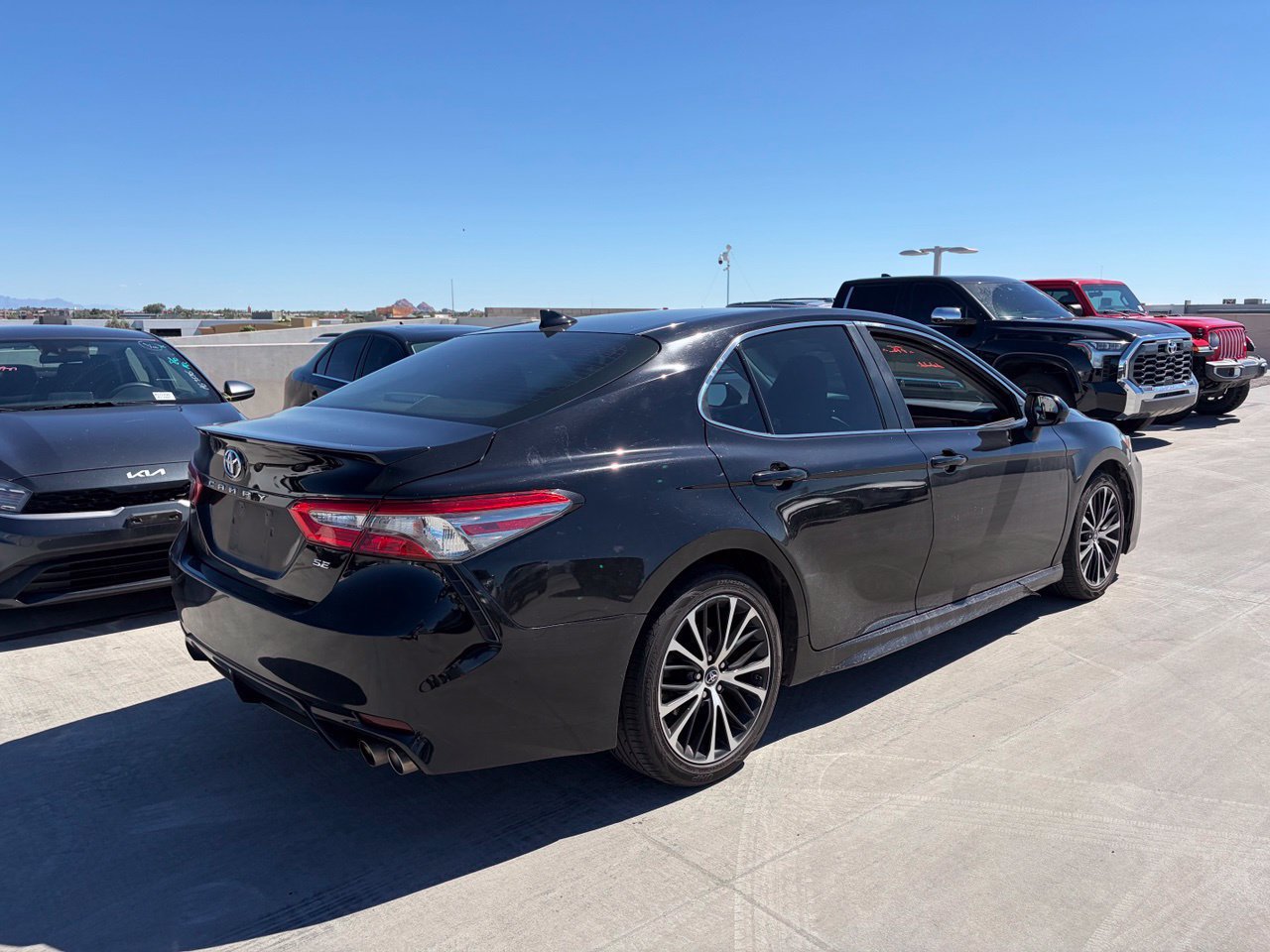 Used 2019 Toyota Camry SE w/ Carpet Mat Package FWD image 2