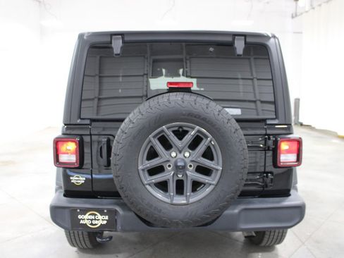 Used 2024 Jeep Wrangler Sport S image 8
