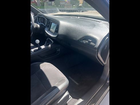 Used 2016 Dodge Challenger R/T Scat Pack w/ Leather Interior Group RWD image 11