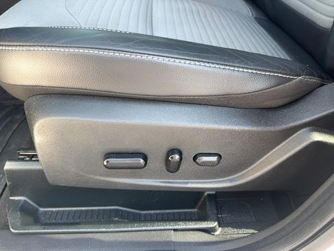 Used 2019 Ford Escape SE w/ SE Sport Appearance Package AWD/4WD image 13
