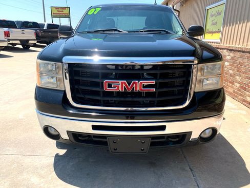 Used 2007 GMC Sierra 2500 SLE w/ EZ-Lift Tailgate Package image 7