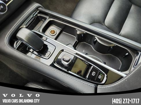 Certified 2025 Volvo XC90 B5 Core image 19