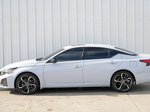 Used 2023 Nissan Altima 2.5 SR w/ SR Premium Package image 44