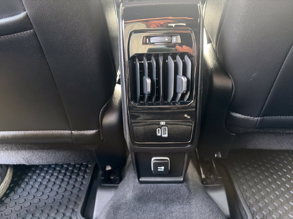 Used 2024 Jeep Compass Latitude w/ Convenience Group AWD/4WD image 37