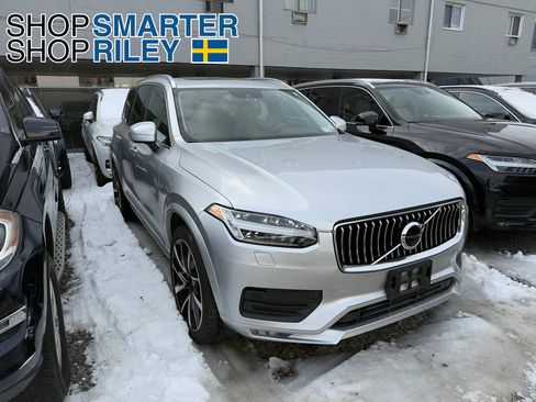 Used 2021 Volvo XC90 T6 Momentum image 1
