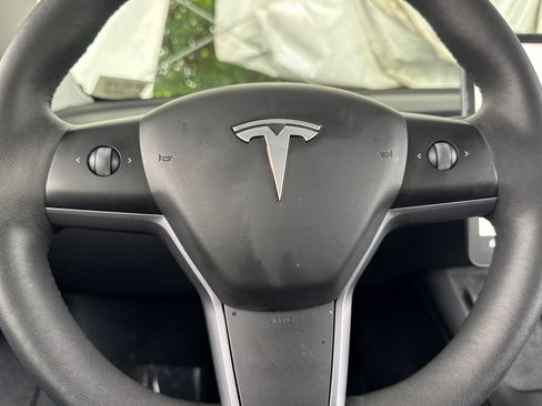 Used 2023 Tesla Model 3 Standard Range image 16