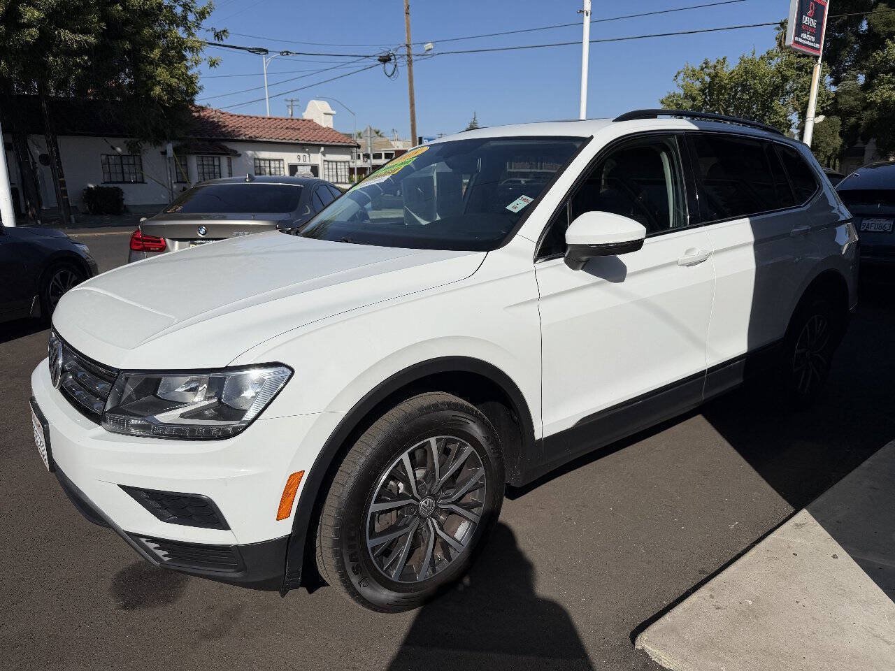 Used 2018 Volkswagen Tiguan SE w/ Panoramic Sunroof Package AWD/4WD image 4