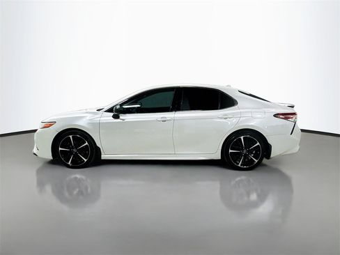 Used 2020 Toyota Camry XSE image 4