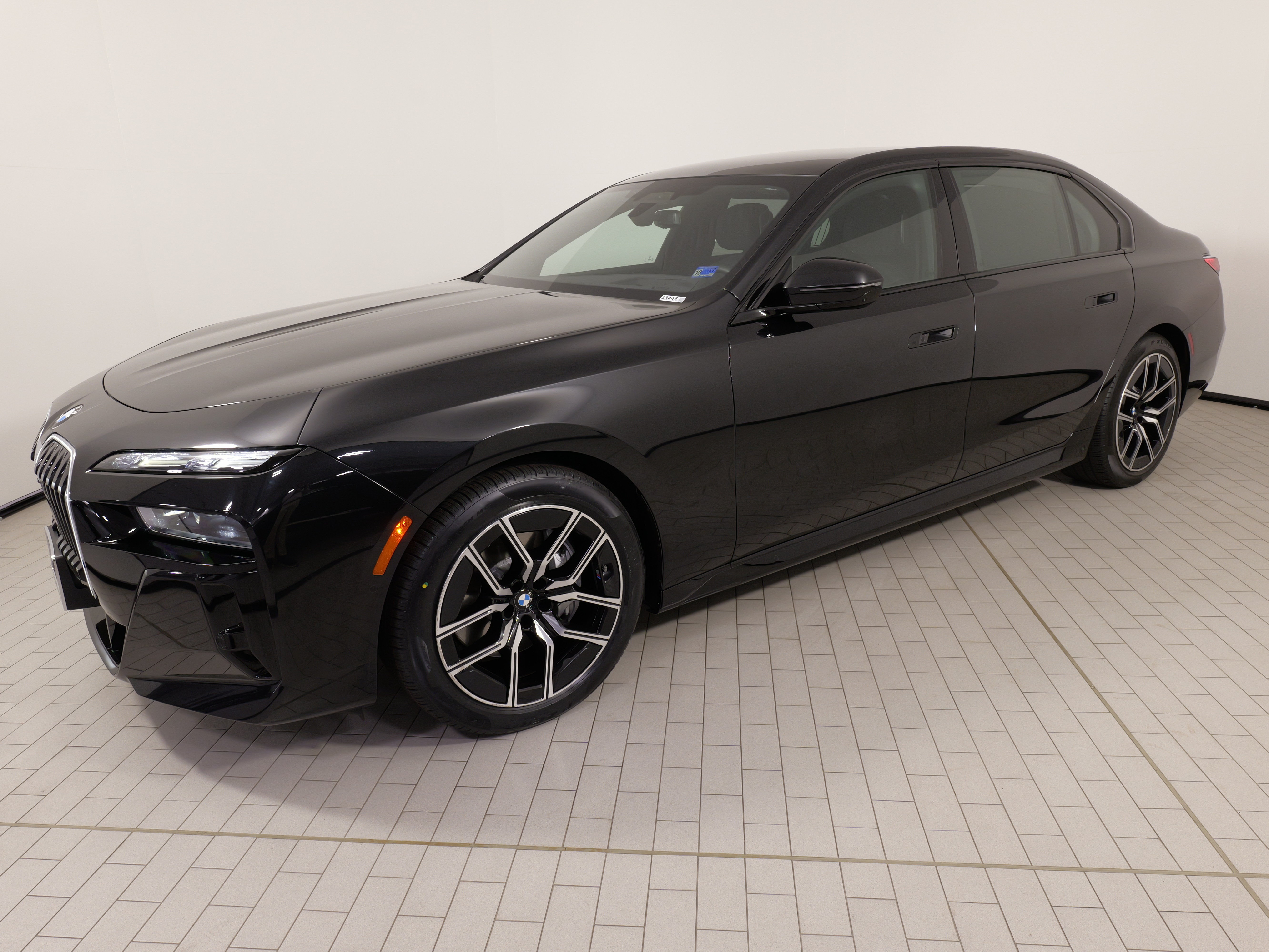 Used 2023 BMW 740i w/ Executive Package RWD image 1