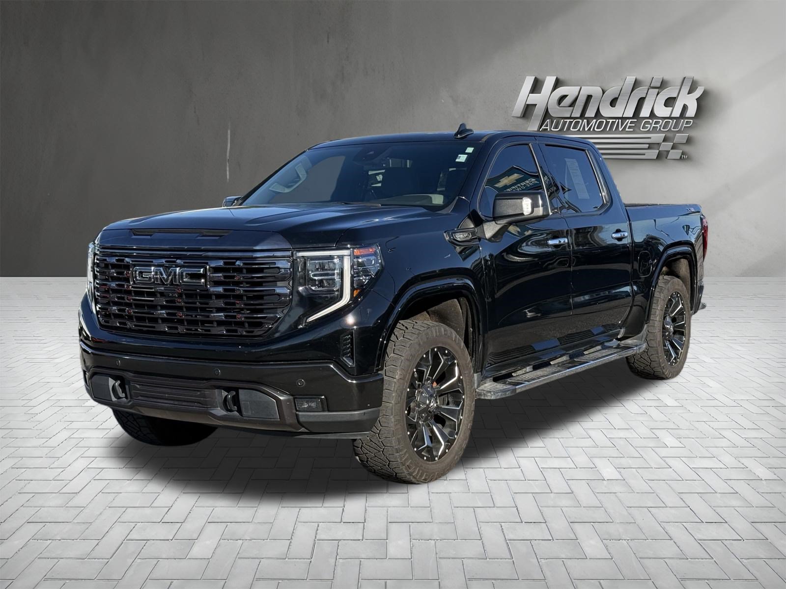 Used 2022 GMC Sierra 1500 SLT w/ SLT Premium Plus Package AWD/4WD image 5