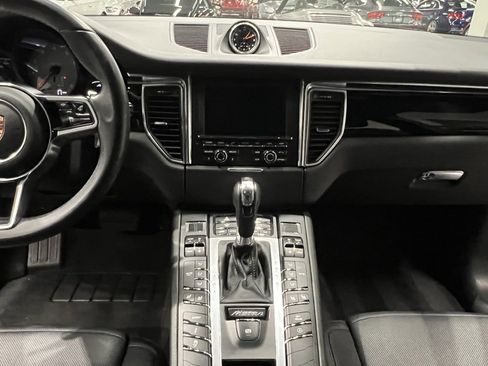 Used 2015 Porsche Macan S image 36