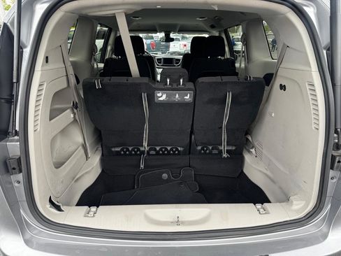 Used 2018 Chrysler Pacifica Touring Plus FWD image 17