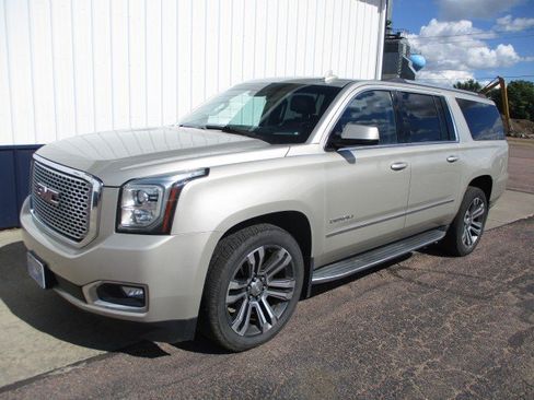 Used 2016 GMC Yukon XL Denali AWD/4WD image 2