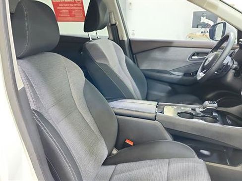 Certified 2022 Nissan Rogue SV FWD image 24