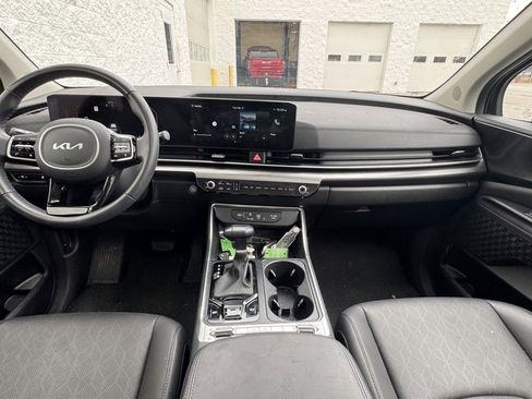 Used 2025 Kia Carnival SX w/ SX Dark Edition Package image 14