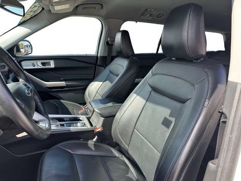 Used 2023 Ford Explorer Limited AWD/4WD image 10