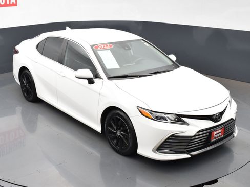 Used 2022 Toyota Camry LE image 21
