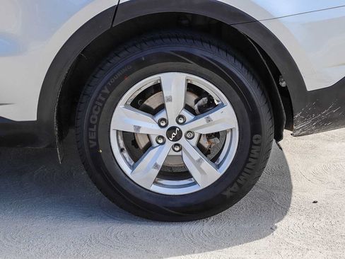 Used 2022 Kia Sorento LX FWD image 12