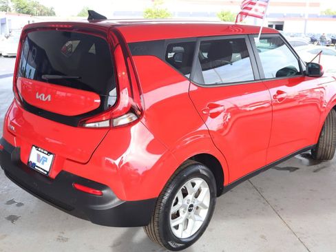 Used 2022 Kia Soul LX w/ Technology Package FWD image 5