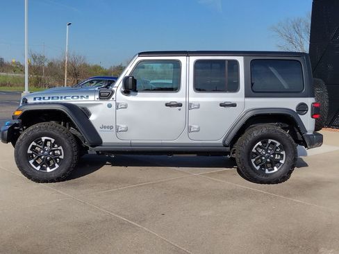 Used 2024 Jeep Wrangler Unlimited Rubicon 4xe w/ Technology Group AWD/4WD image 8