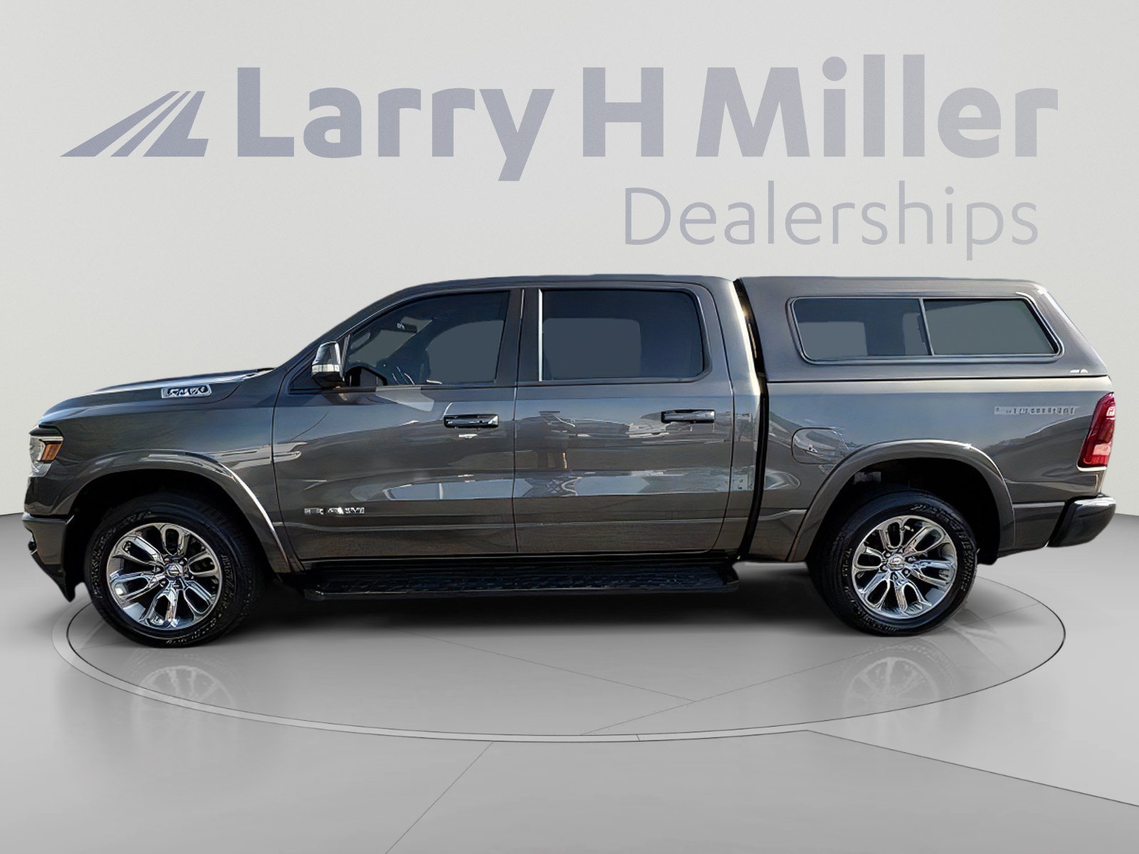 Used 2022 RAM 1500 Laramie w/ Sport Appearance Package AWD/4WD image 3