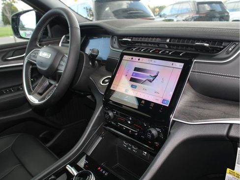 New 2025 Jeep Grand Cherokee Limited w/ Black Appearance Package image 27