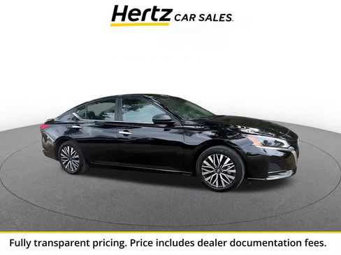Used 2025 Nissan Altima 2.5 SV FWD image 1