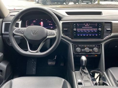Used 2022 Volkswagen Atlas SE w/ Panoramic Sunroof Package FWD image 8