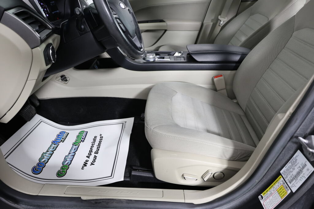 Used 2019 Ford Fusion SE FWD image 13