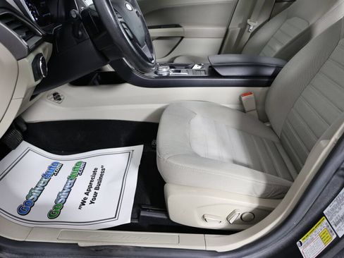 Used 2019 Ford Fusion SE FWD image 13