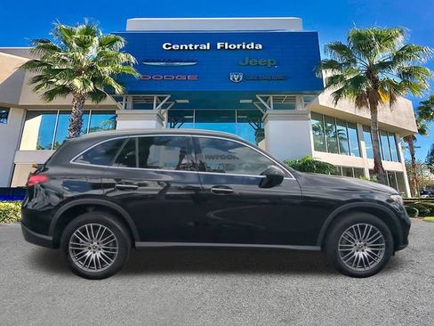 Used 2025 Mercedes-Benz GLC 300 image 4