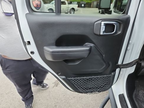 Used 2021 Jeep Gladiator Sport AWD/4WD image 27