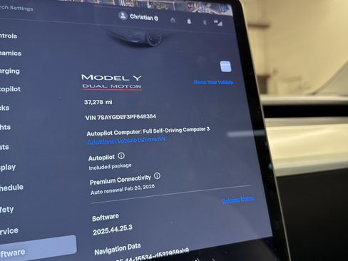 Used 2023 Tesla Model Y Performance image 8