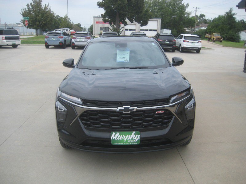 Used 2026 Chevrolet Trax RS w/ Sunroof Package FWD image 3