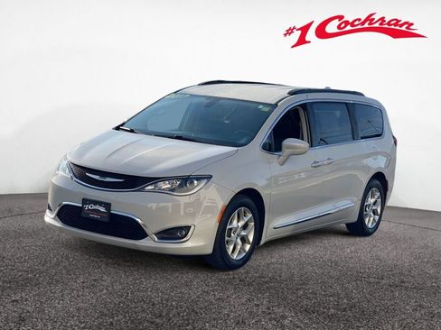 Used 2017 Chrysler Pacifica Touring-L w/ Tire & Wheel Group FWD image 36