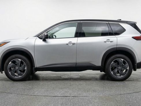 Used 2025 Nissan Rogue SV image 5