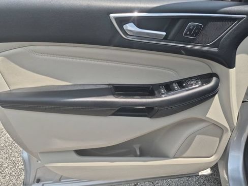 Used 2016 Ford Edge Titanium w/ Technology Package AWD/4WD image 9