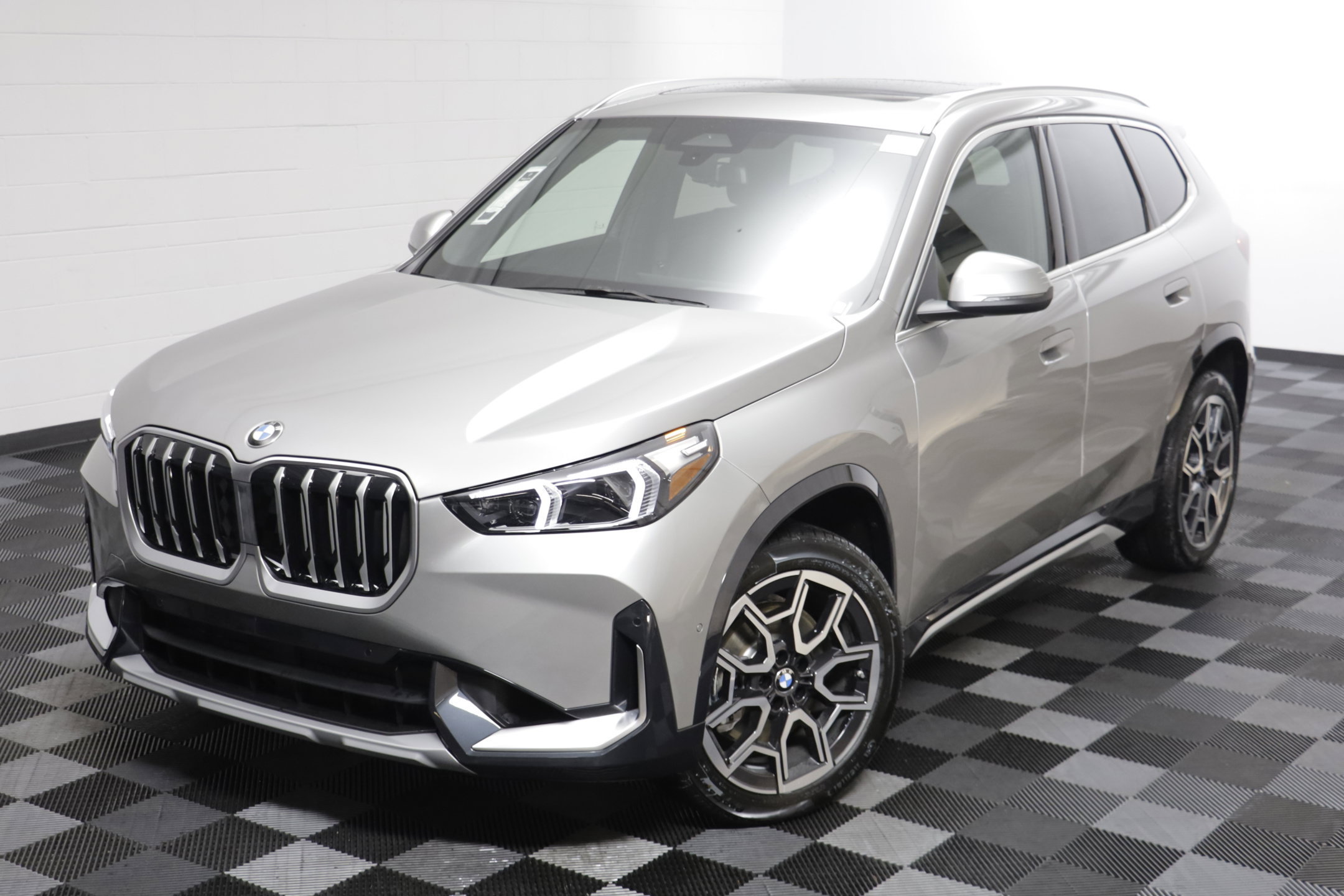 New 2027 BMW X1 xDrive28i AWD/4WD image 2