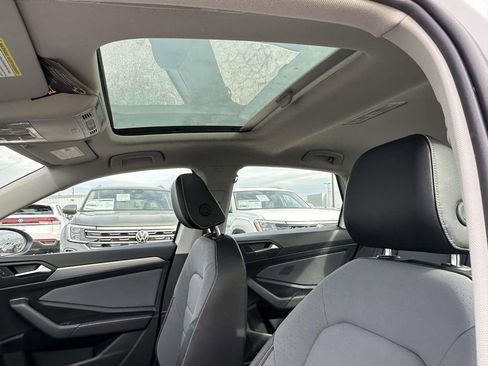 New 2026 Volkswagen Jetta SE FWD image 15