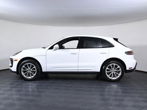 Certified 2022 Porsche Macan AWD/4WD image 2
