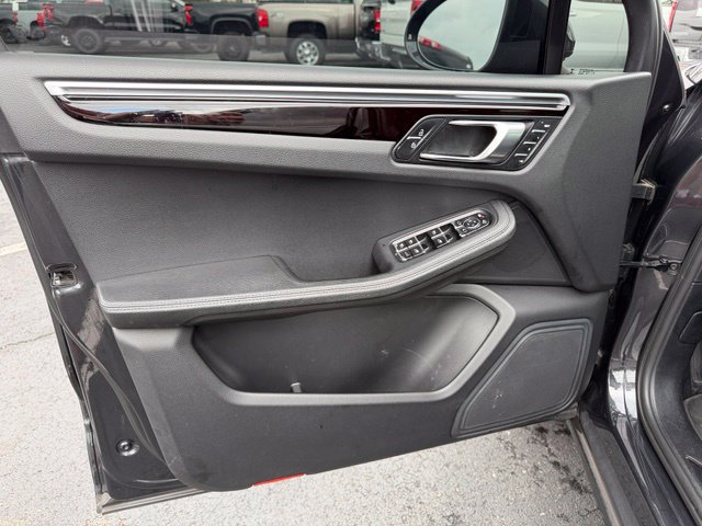 Used 2021 Porsche Macan AWD/4WD image 28
