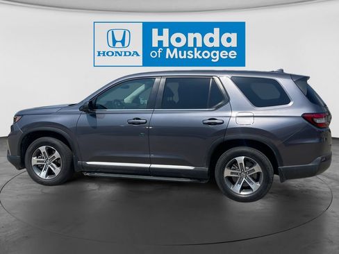 Used 2025 Honda Pilot EX-L image 8