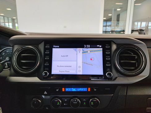 Used 2022 Toyota Tacoma TRD Off-Road w/ TRD Premium Off Road Package AWD/4WD image 19