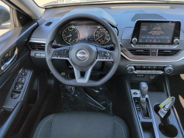 Used 2025 Nissan Altima 2.5 SV FWD image 14