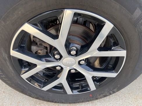 Certified 2025 Jeep Grand Cherokee Limited image 7