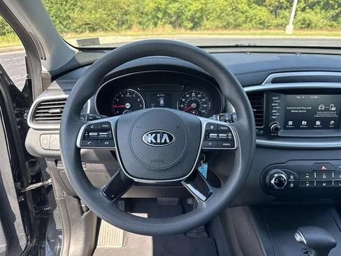 Used 2019 Kia Sorento FWD image 11