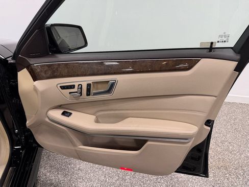 Used 2014 Mercedes-Benz E 350 4MATIC Sedan image 29