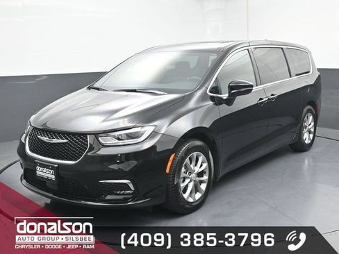 Used 2026 Chrysler Pacifica Limited FWD image 5