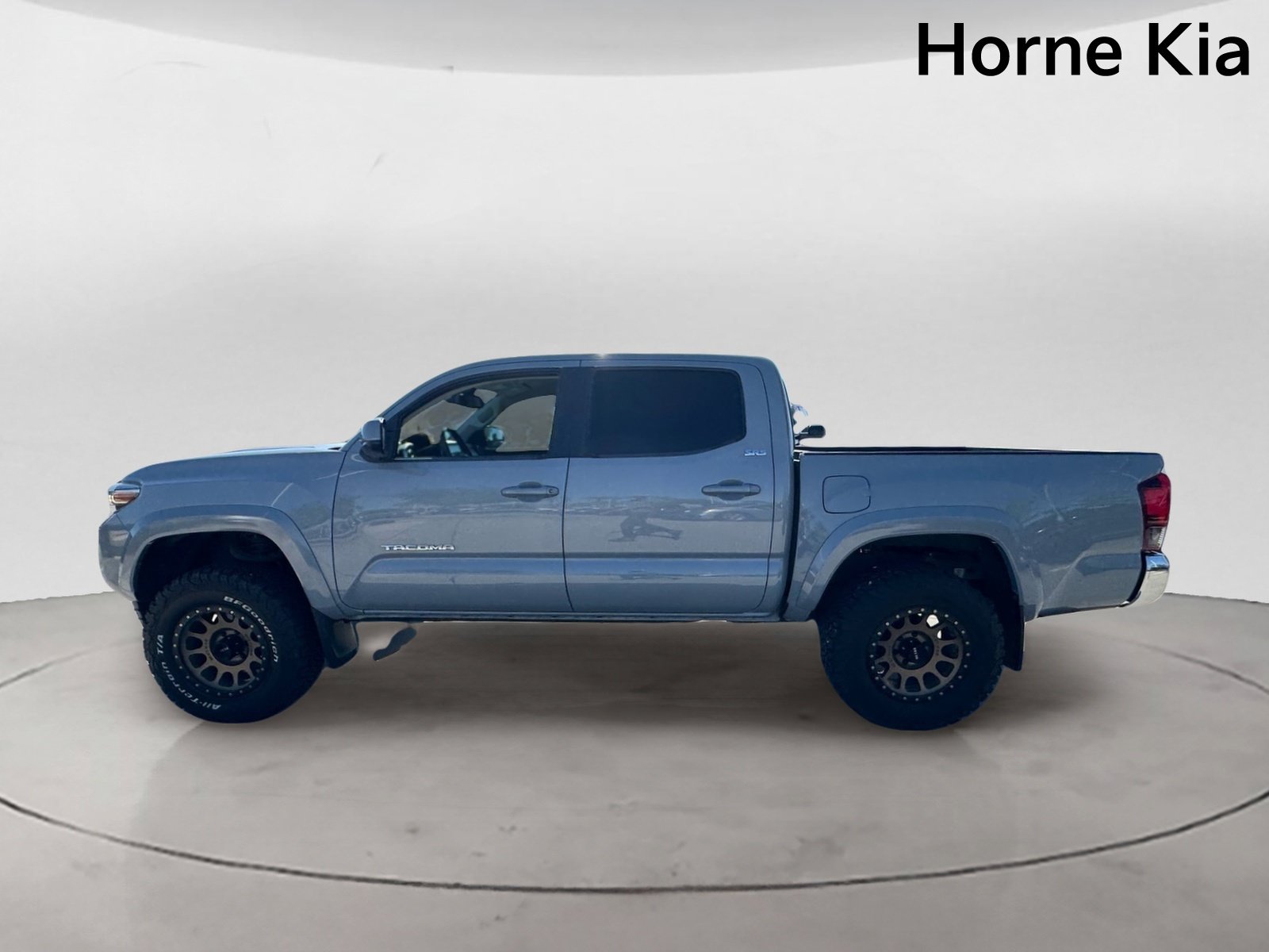Used 2020 Toyota Tacoma SR5 RWD image 6